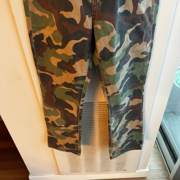VERONICA BEARD Carly Cotton Blend Camo Jeans - Picture 5 of 8